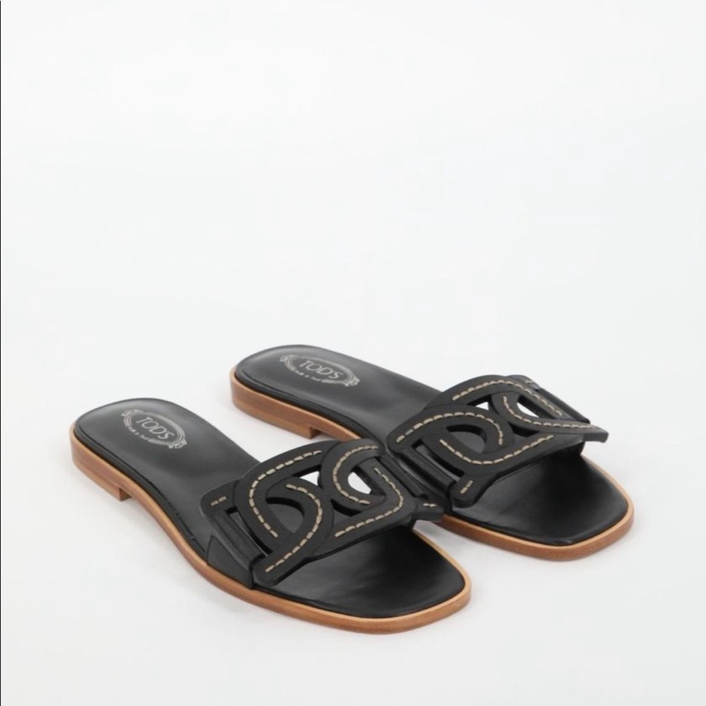 Tod’s black leather sandals